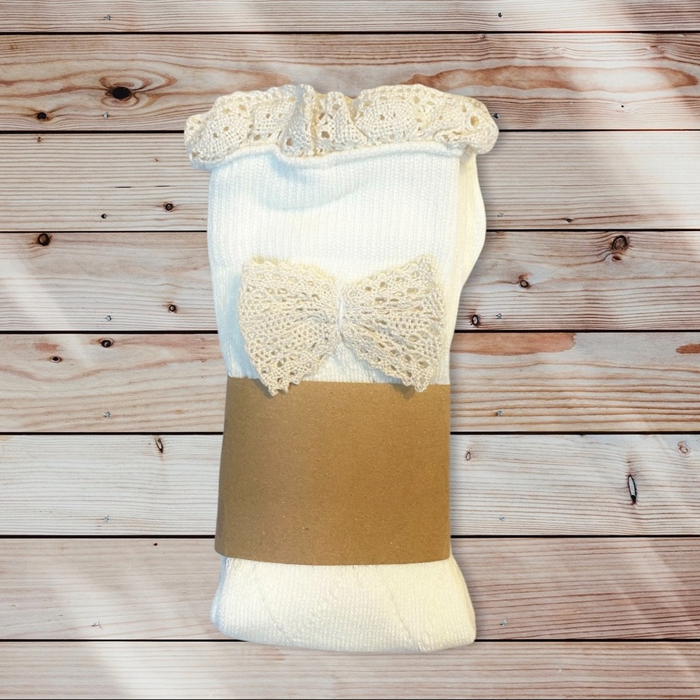 $2.50 WHEN BUNDLED🌺 BRAND NEW OVER THE KNEE SOCKS CREAM WITH LACY TOP & BOW